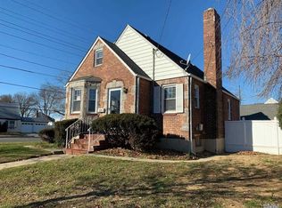 223 Hollywood Ave, Valley Stream, NY 11581