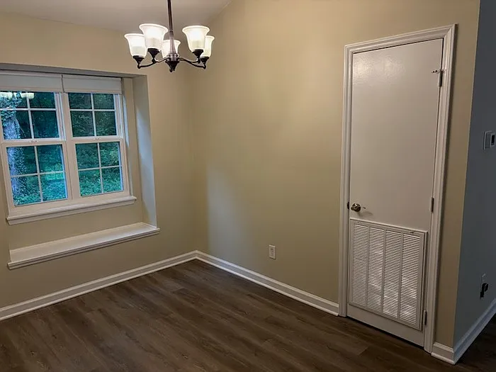 16 Pipers Glen Ct — Photo 7