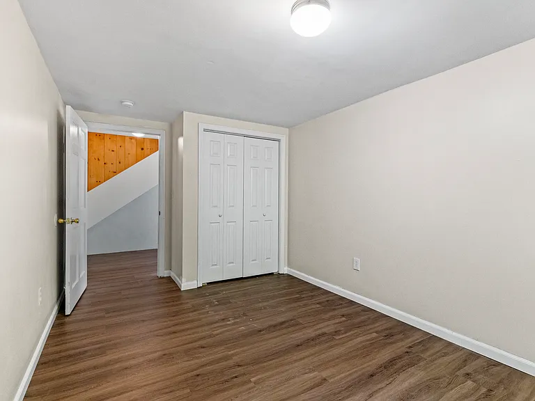 2355 Shepard Ave — Photo 23