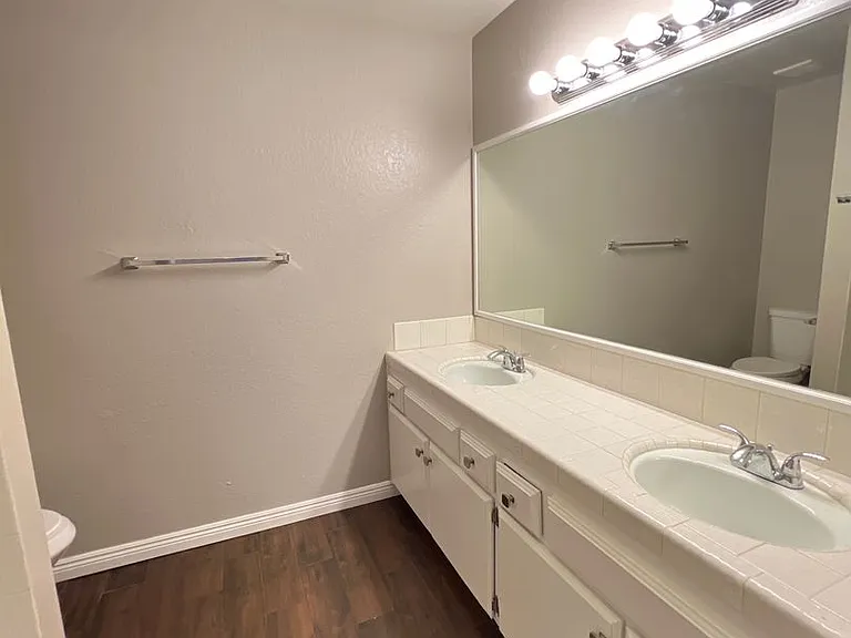 6811 Klamath Way — Photo 13