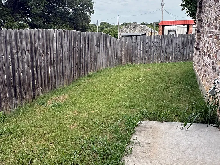 111 E Hamilton St — Photo 5