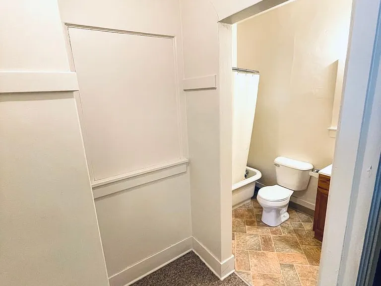 Blackstone Apartments — Photo 7