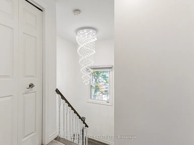 42 Windsor Court Rd — Photo 3