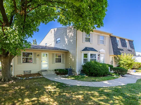 104 Lake Village Dr, Walled Lake, MI 48390