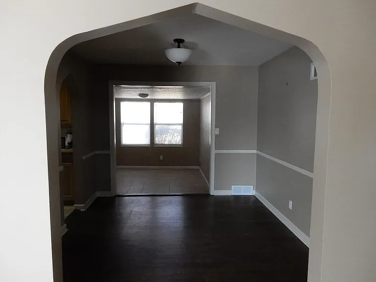 2518 W 75th Pl — Photo 4