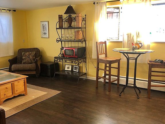 2nd image of 200 N Sherman St APT 4