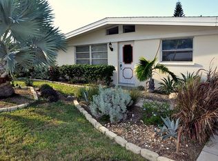 2457 Breakwater Cir, Sarasota, FL 34231