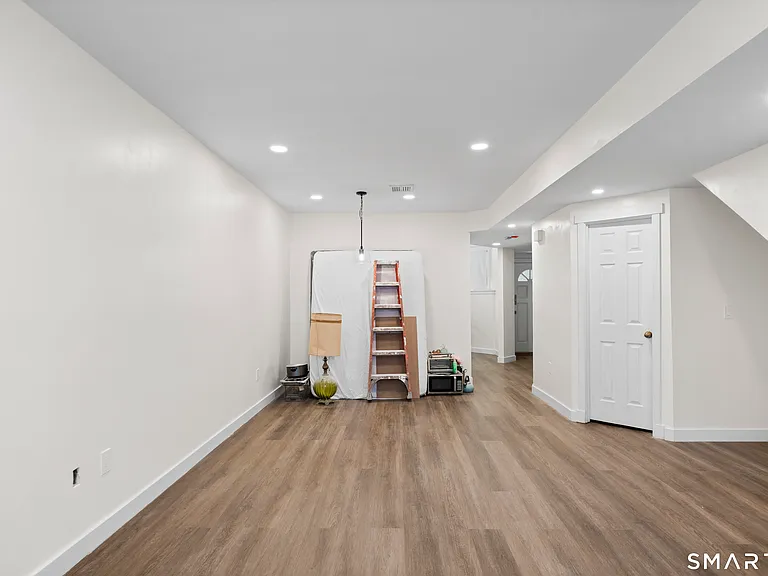 136 Maple Ave #B — Photo 6