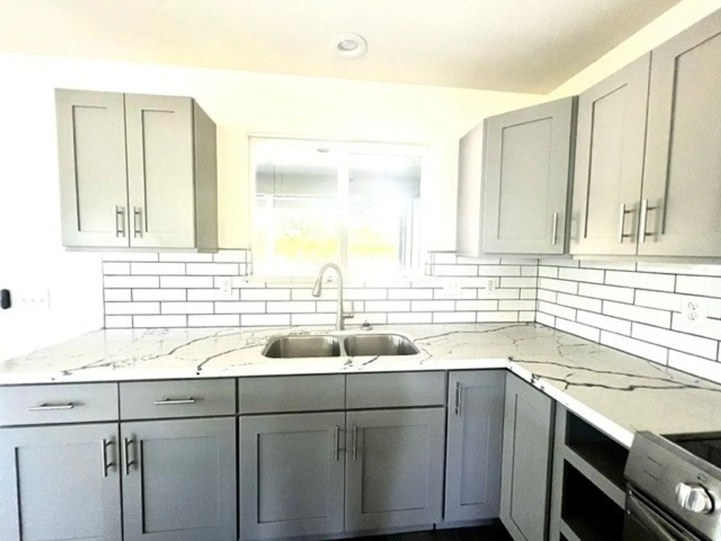 Lovely 3 Bedroom 2 Bath in HPP — Photo 4