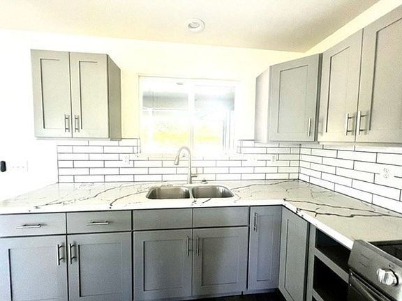 4th image of 15-1412 17th St