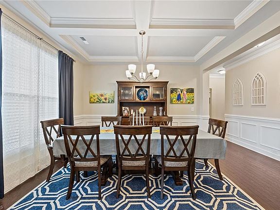 5th image of 1178 Yorkshire Dr