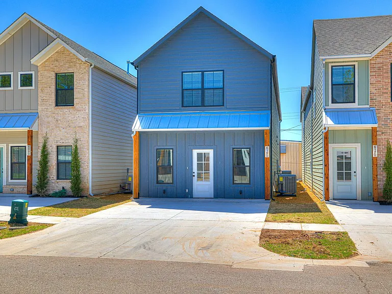 610 W 2nd St #100 — Photo 3