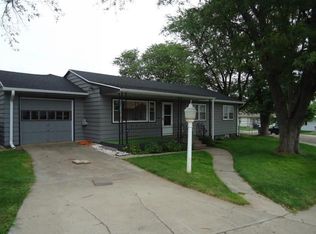 1302 E Circle Dr, Mccook, NE 69001