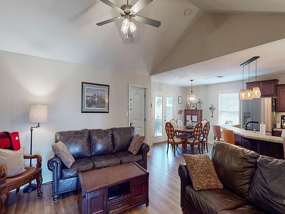 2nd image of 1304 Majesty Loop