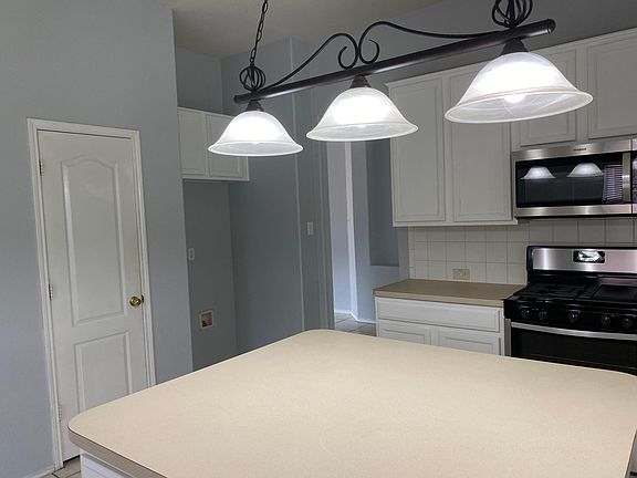3rd image of 10717 Saint Annes Dr