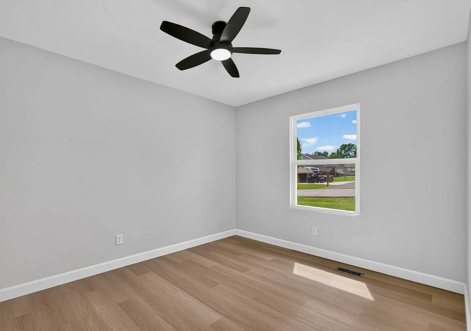4 bed, 1844 sqft, $2,259 — Photo 4