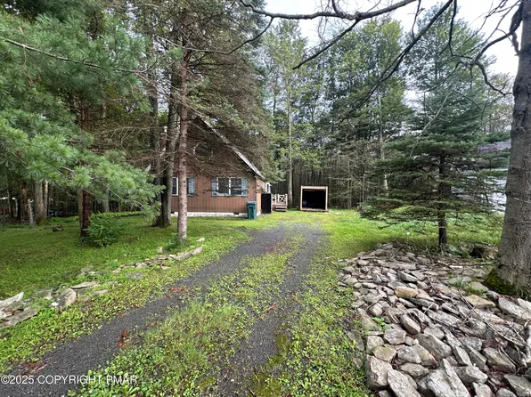 9008 Idlewild Dr, Tobyhanna, PA 18466