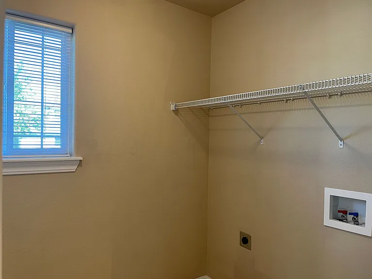 303 S Haskell St — Photo 11