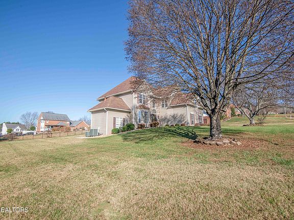 3rd image of 1007 Shadow Wood Ln