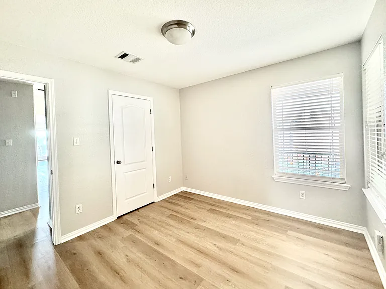 2nd Bedroom with closet