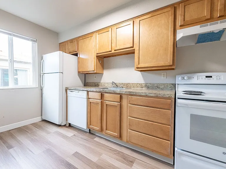 2232 SE Pine St — Photo 23