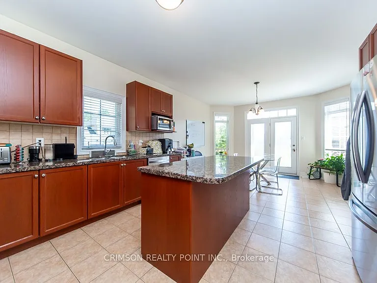 2304 Canterbury Cres — Photo 21