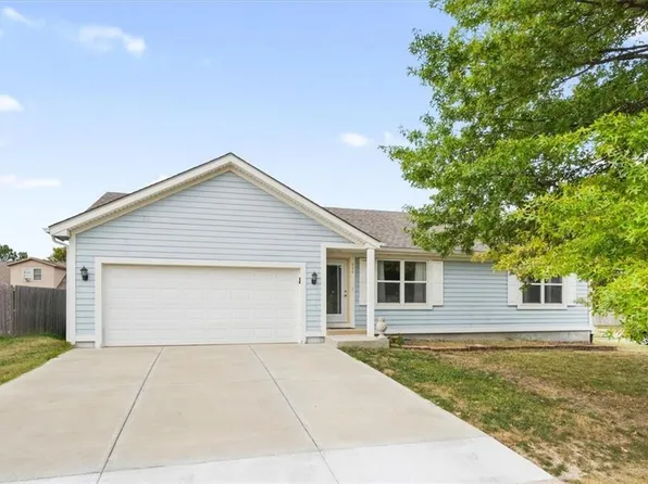 924 Witch Hollow St, Gardner, KS 66030