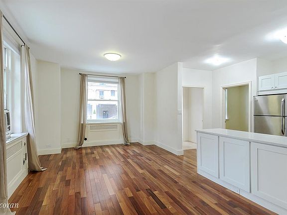 2nd image of 4 Sutton Pl S #1213