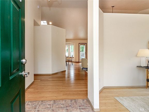 4th image of 11210 211th Avenue Ct E