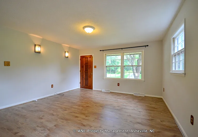 53 Tipperary Dr — Photo 2