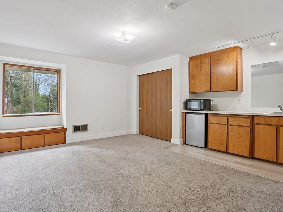 1st image of 12005 NE 83rd St #4