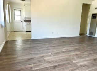 95-99 E Laurel Ave #B, Sierra Madre, CA 91024