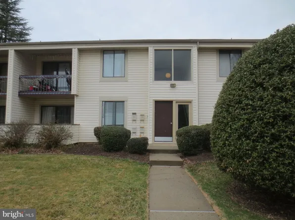 V8 Avon Dr, East Windsor, NJ 08520