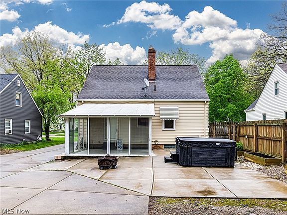 3rd image of 6932 Greenleaf Ave