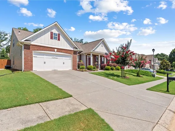 1822 Madrid Falls Dr, Braselton, GA 30517