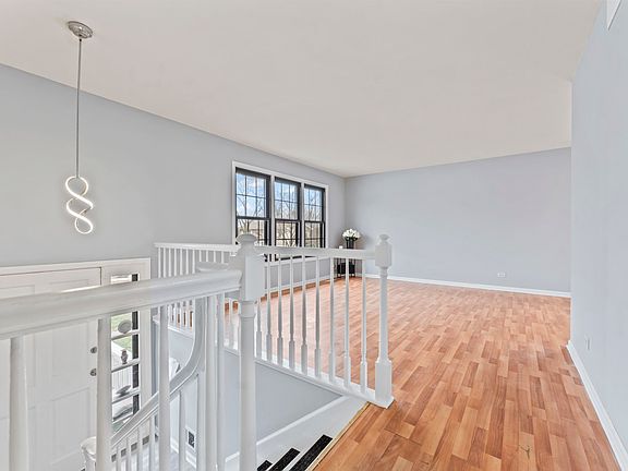 5th image of 161 Oakwood Dr