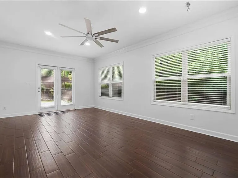 4865 Alexandria Ave — Photo 32