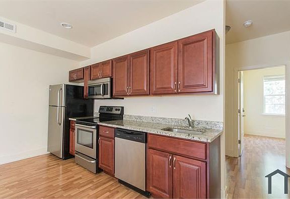 4th image of 1505 W Master St #2