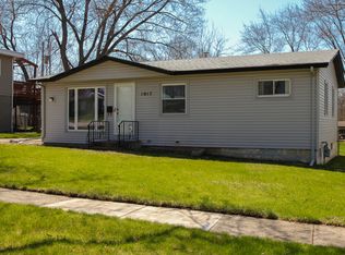 1017 Fern Ave, St Charles, IL