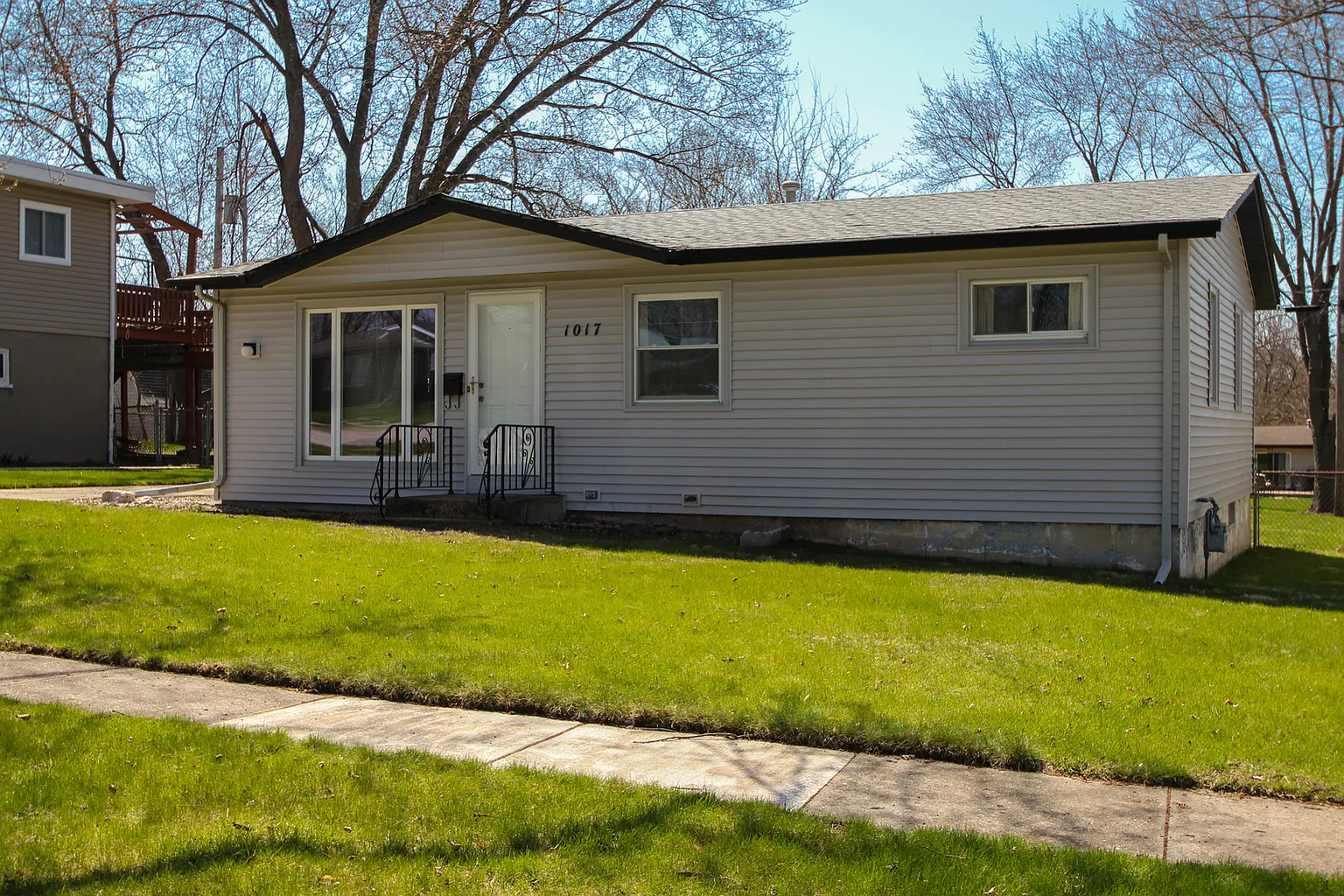 1017 Fern Ave photo 1