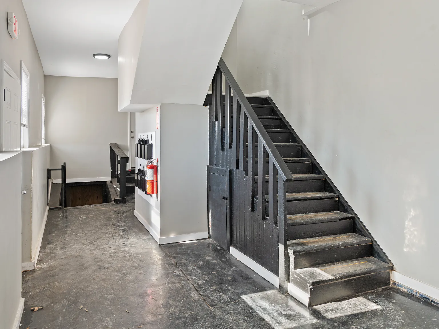 1777 Wathen Ln — Photo 4