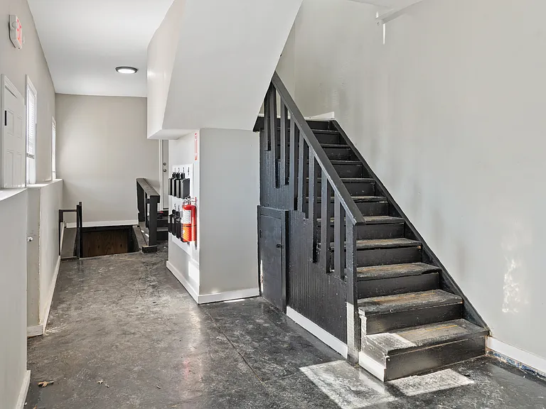 1777 Wathen Ln #2 — Photo 4