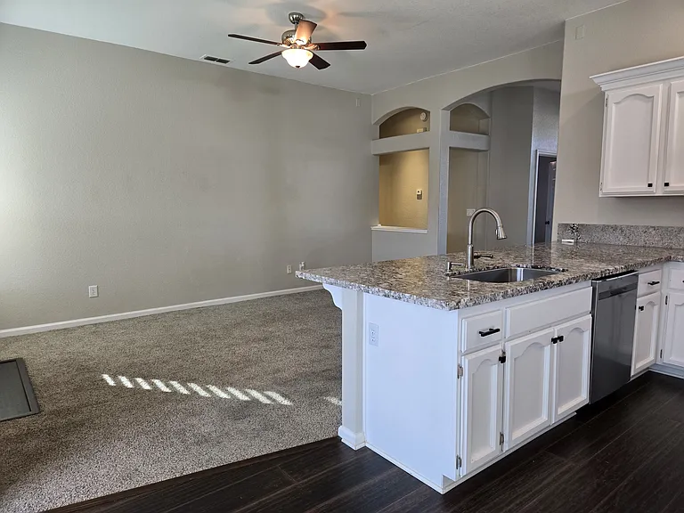 2428 Stefanie Dr — Photo 11