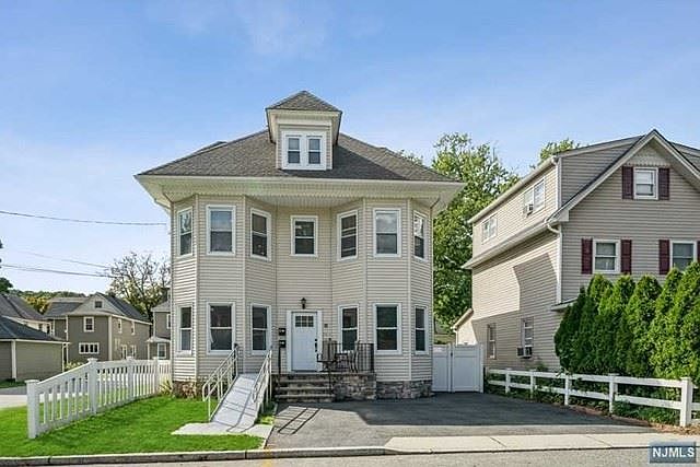 1st image of 11 Laura Ave
