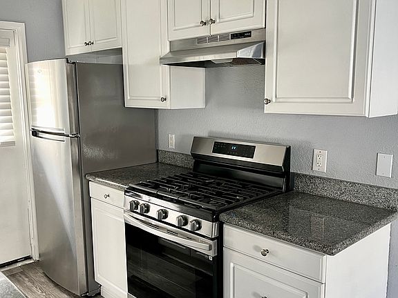 3rd image of 1124 Molino Ave APT 3