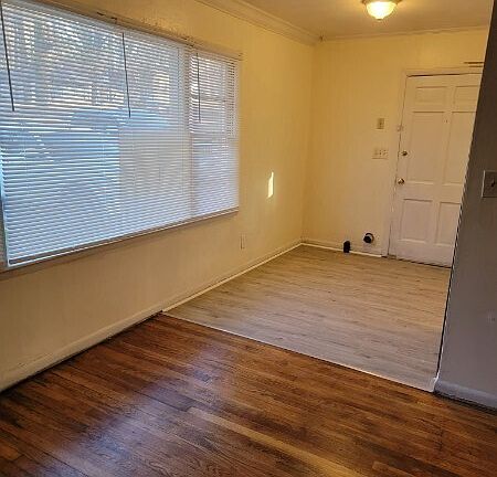 3rd image of 2907 Sylvan Rd