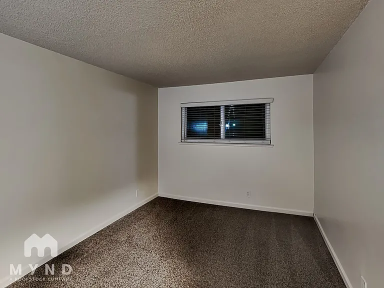 870 Burbank Dr #7 — Photo 6