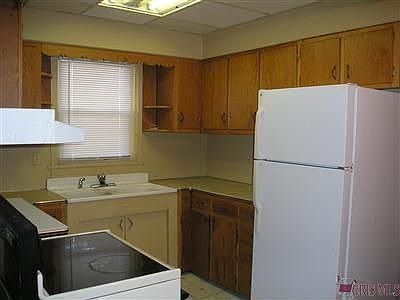 3rd image of 625 E 4th St