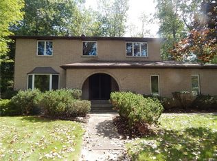 6477 Poplar Ct, East Amherst, NY 14051
