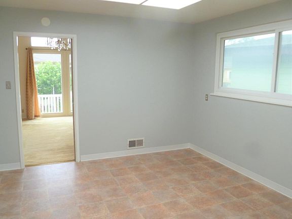 5th image of 20 Westpark Dr
